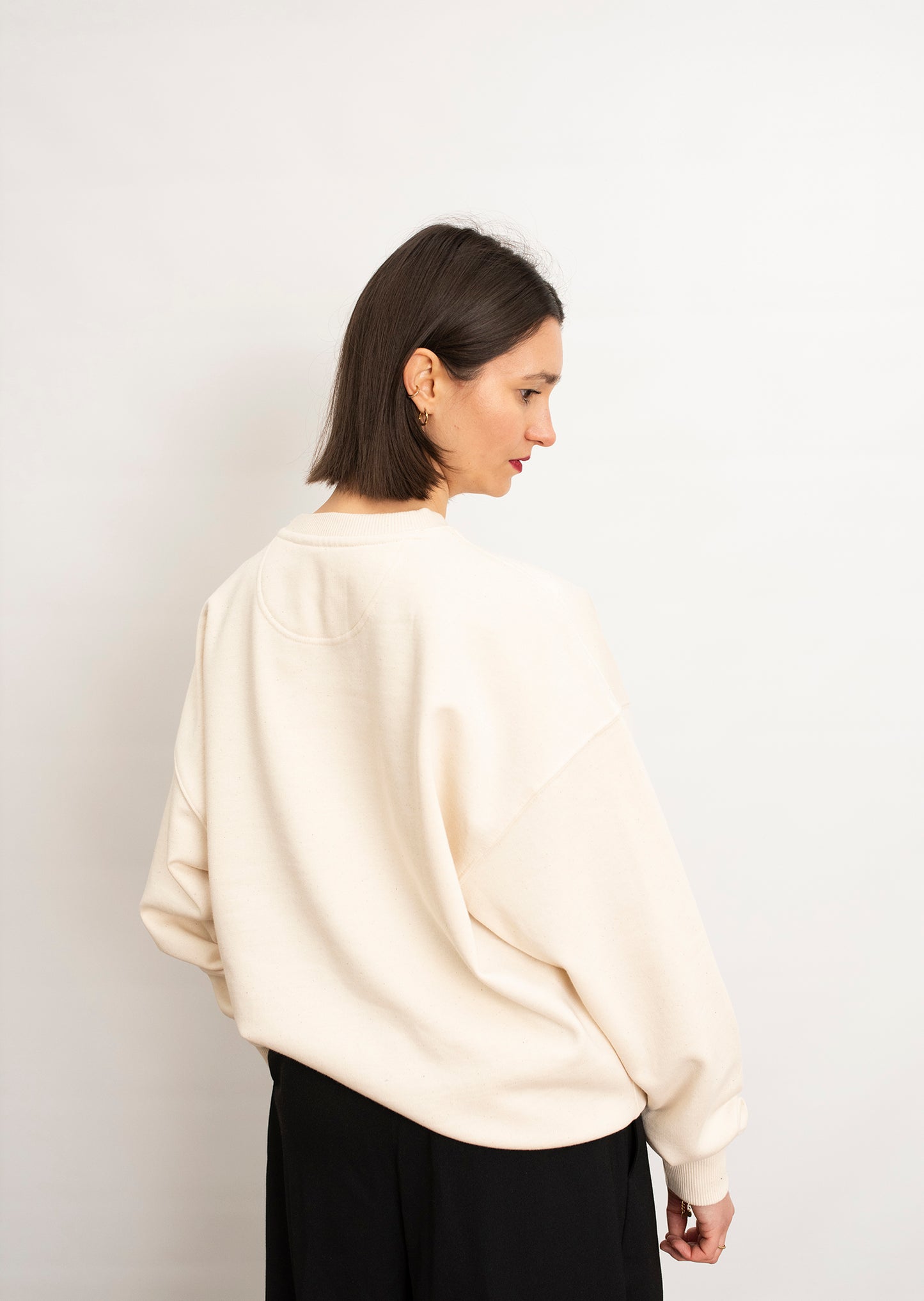 Rückansicht Oversize Crewneck Sweater in Natural Raw