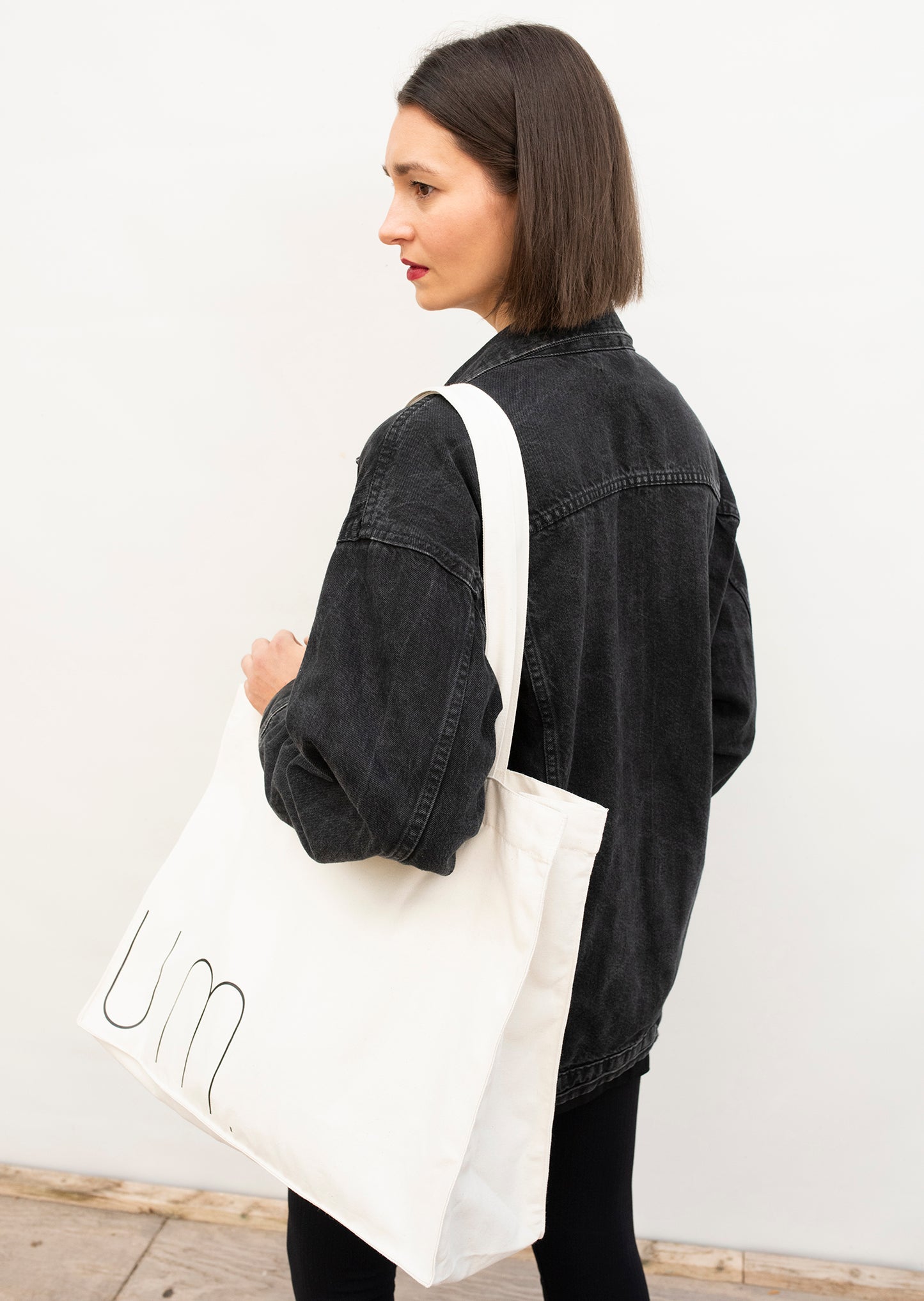 Rückansicht Statement Shopping bag, Natural Raw, umlaufender Logo Print