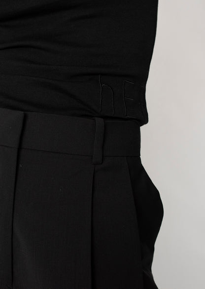 Detailaufnahme monochromer Logo Stick Klassisches Tanktop Schwarz
